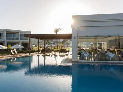 Beach & pool area